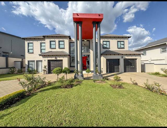 7 BEDROOM HOUSE FOR SALE IN MIDLANDS ESTATE